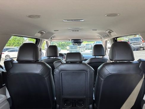 Used 2023 Kia Carnival LX FWD image 13
