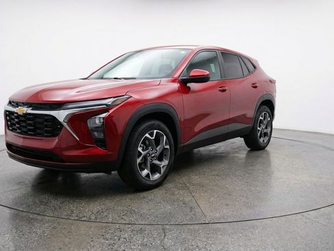 Used 2025 Chevrolet Trax LT FWD image 3