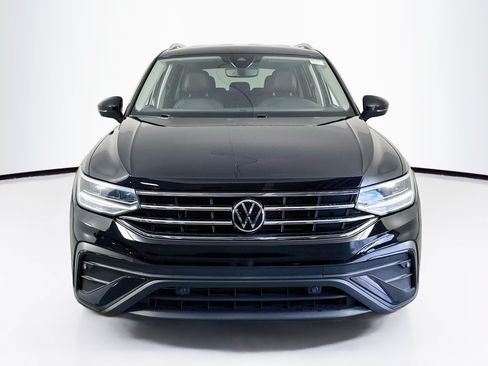 Used 2023 Volkswagen Tiguan SE FWD image 2