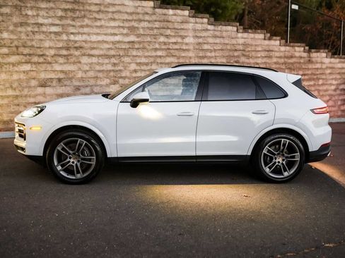 Used 2024 Porsche Cayenne image 9