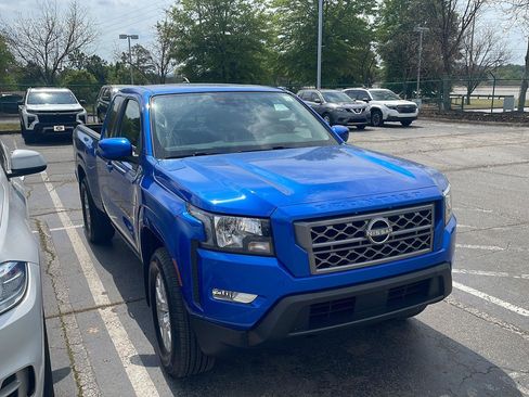 Used 2024 Nissan Frontier SV w/ SV Convenience Package image 2