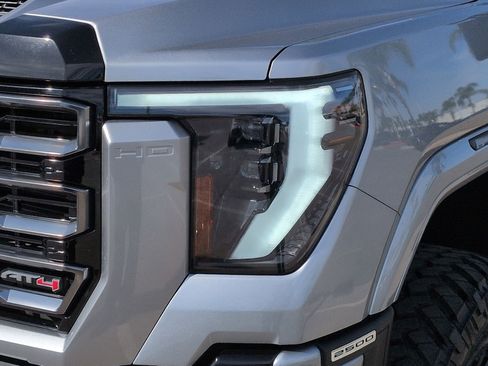 Used 2024 GMC Sierra 2500 AT4 w/ AT4 Premium Plus Package AWD/4WD image 6