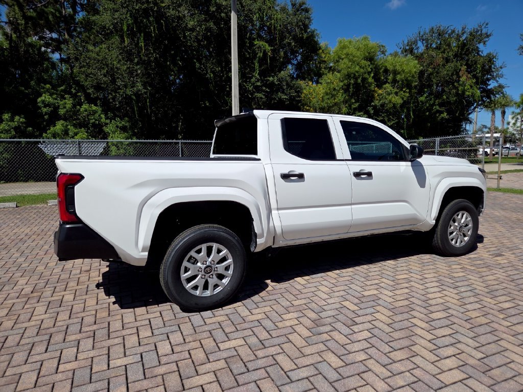 Certified 2024 Toyota Tacoma SR AWD/4WD image 11