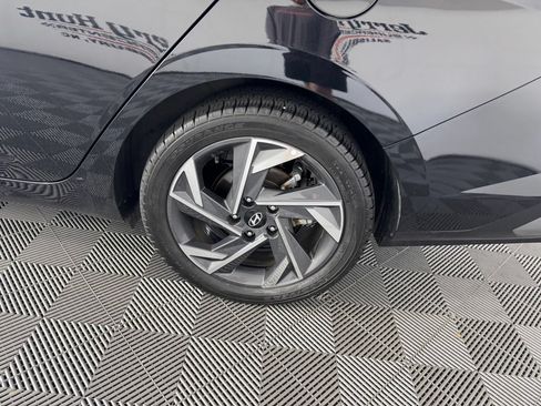 Used 2025 Hyundai Elantra SEL FWD image 13