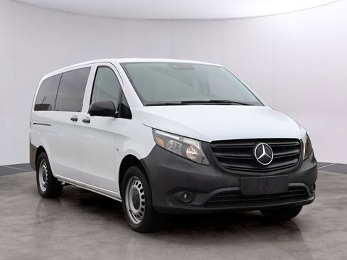 Used 2023 Mercedes-Benz Metris Passenger image 3