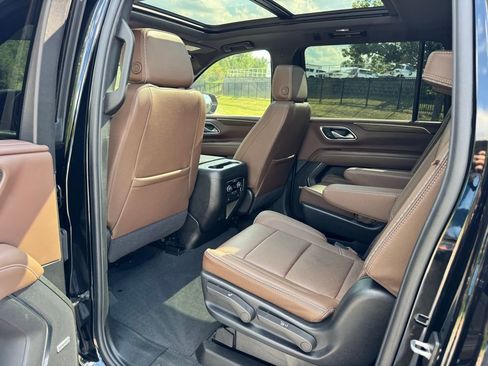 Used 2024 Chevrolet Suburban High Country image 35