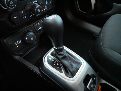 Used 2022 Jeep Renegade Latitude w/ Convenience Group image 22