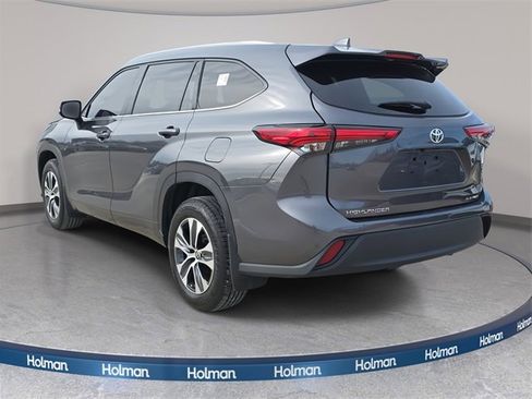 Used 2021 Toyota Highlander XLE image 8