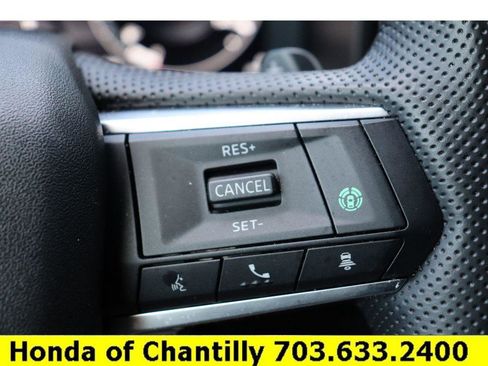 Used 2024 Mitsubishi Outlander SE Black Edition image 17