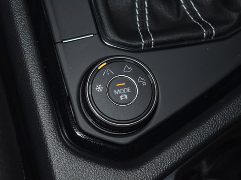 New 2026 Volkswagen Taos SEL image 13