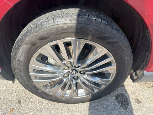 Used 2023 Toyota Venza Limited AWD/4WD image 22
