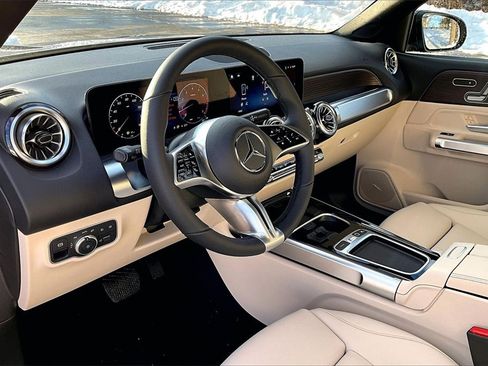 New 2026 Mercedes-Benz GLB 250 4MATIC image 6