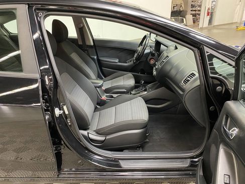 Used 2017 Kia Forte S image 14