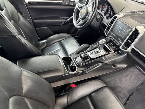 Used 2018 Porsche Cayenne AWD/4WD image 16