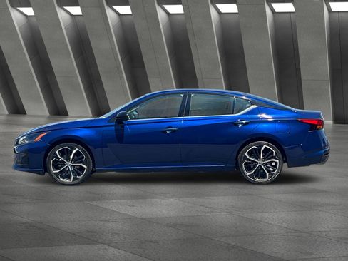Used 2024 Nissan Altima 2.5 SR FWD image 7