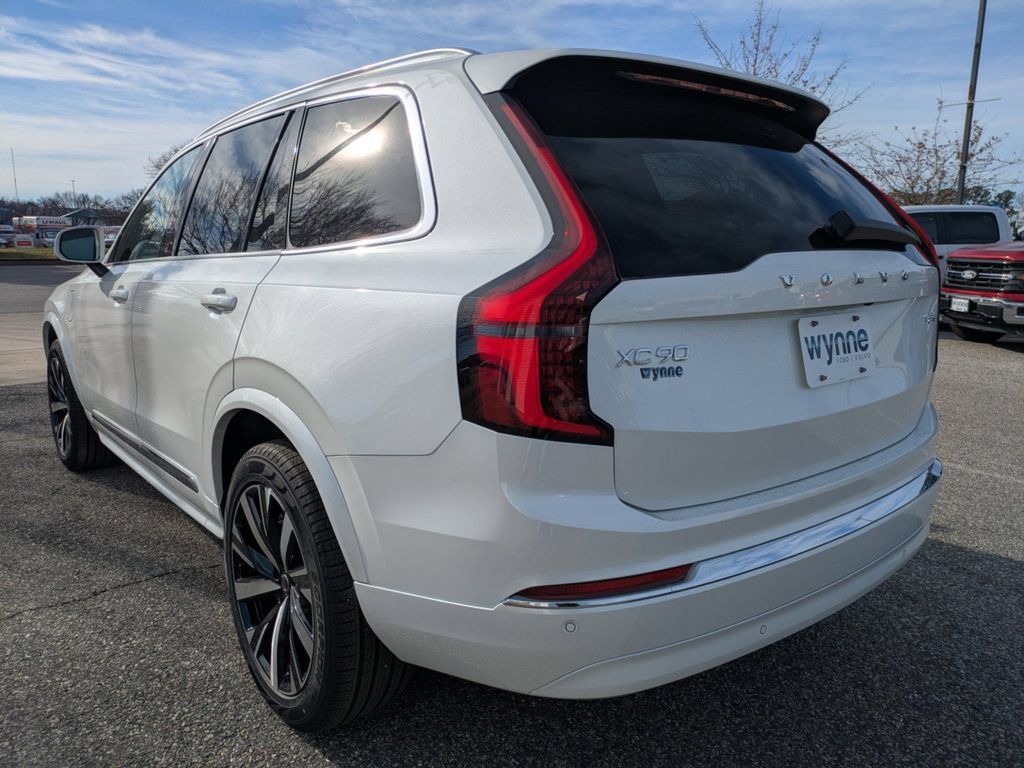 New 2025 Volvo XC90 T8 Core w/ Climate Package AWD/4WD image 6