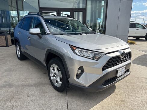 Used 2019 Toyota RAV4 XLE AWD/4WD image 3