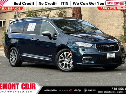 Used 2023 Chrysler Pacifica Pinnacle