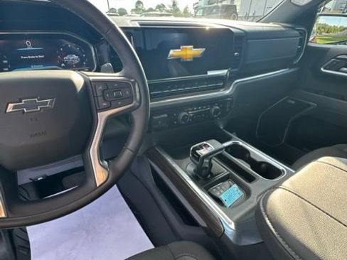 Used 2025 Chevrolet Silverado 1500 RST AWD/4WD image 13