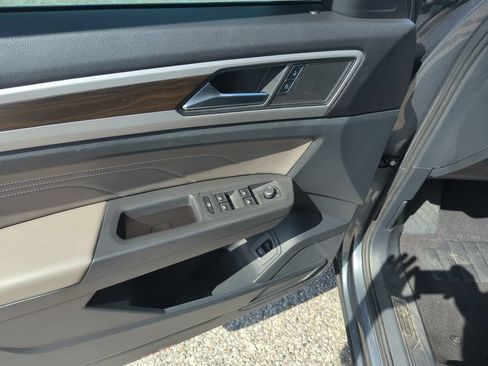 Used 2023 Volkswagen Atlas SE w/ Panoramic Sunroof Package FWD image 19