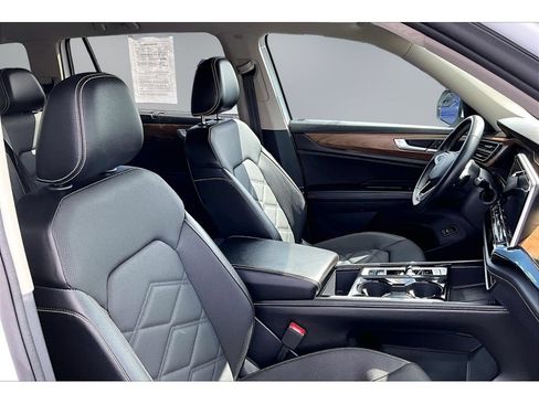 Used 2024 Volkswagen Atlas SE FWD image 25