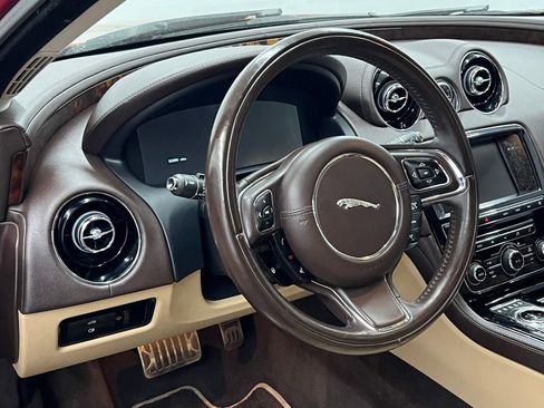 Used 2014 Jaguar XJ AWD image 4
