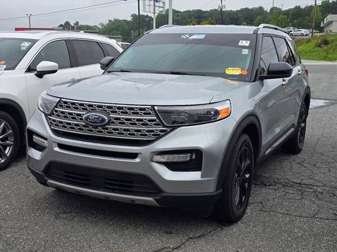 Used 2023 Ford Explorer Limited AWD/4WD image 2