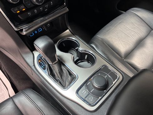 Used 2020 Jeep Grand Cherokee Limited AWD/4WD image 13