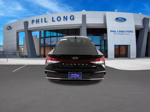 Used 2025 Hyundai Elantra SEL FWD image 4