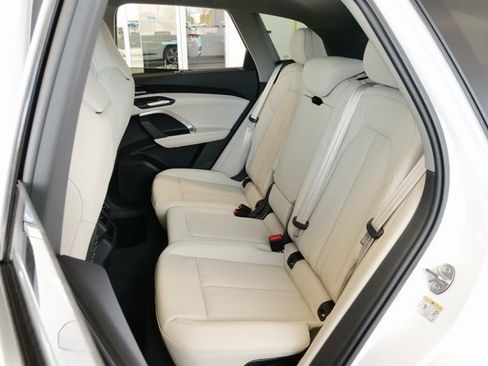 New 2025 Audi Q5 Prestige image 12