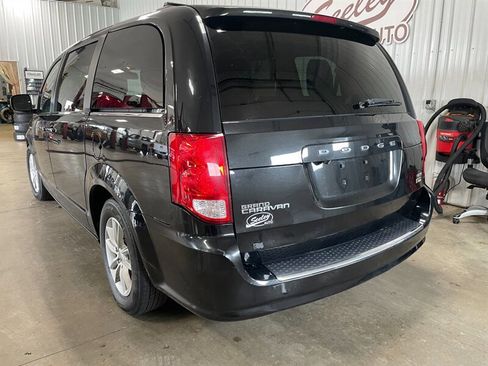 Used 2019 Dodge Grand Caravan SXT image 3