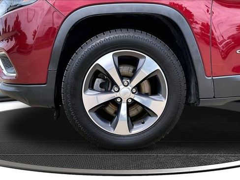 Used 2019 Jeep Cherokee Limited AWD/4WD image 34