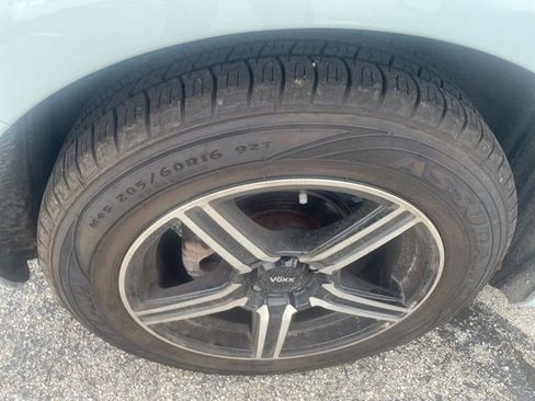 Used 2010 Volkswagen Beetle Convertible image 10