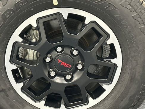 Certified 2024 Toyota Tacoma TRD Off-Road image 16