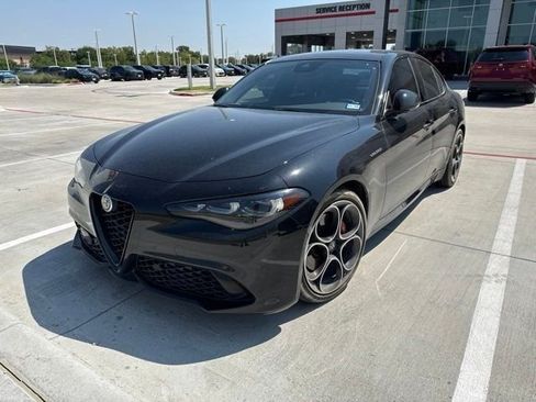 Used 2024 Alfa Romeo Giulia Veloce RWD image 2