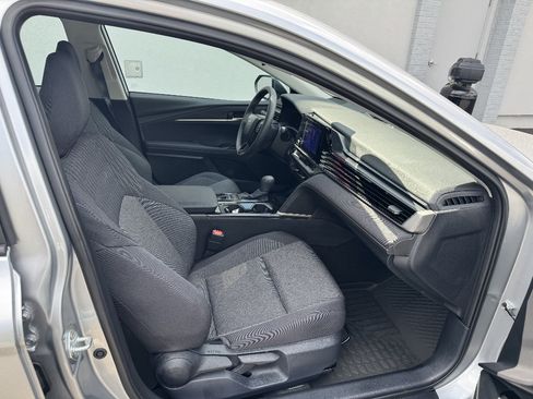 Used 2025 Toyota Camry LE AWD/4WD image 13