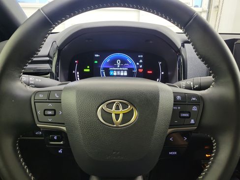 Used 2025 Toyota Camry SE w/ Convenience Package FWD image 22