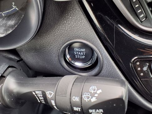 Used 2018 Toyota C-HR XLE FWD image 11