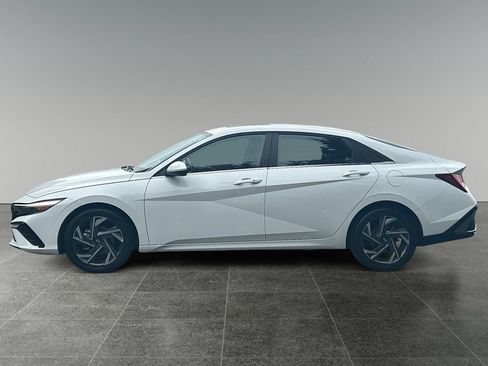 Used 2025 Hyundai Elantra SEL FWD image 5