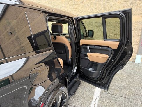 Certified 2025 Land Rover Defender 110 X-Dynamic SE image 16