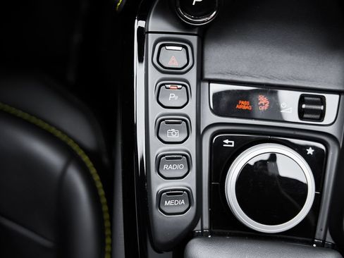 Used 2023 Aston Martin V8 Vantage Coupe RWD image 51