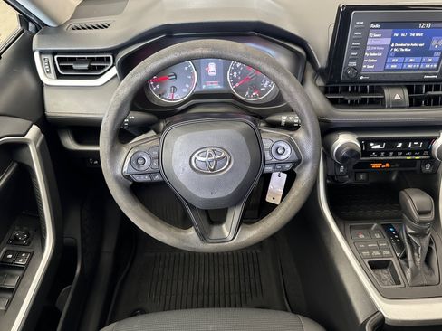 Used 2021 Toyota RAV4 LE AWD/4WD image 13