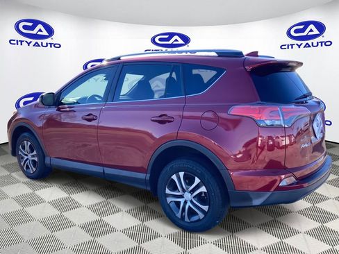 Used 2018 Toyota RAV4 LE image 5