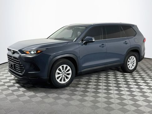 Used 2024 Toyota Grand Highlander FWD image 4
