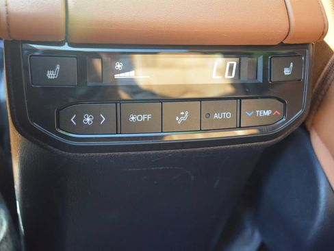 Used 2023 Toyota Highlander Platinum AWD/4WD image 28