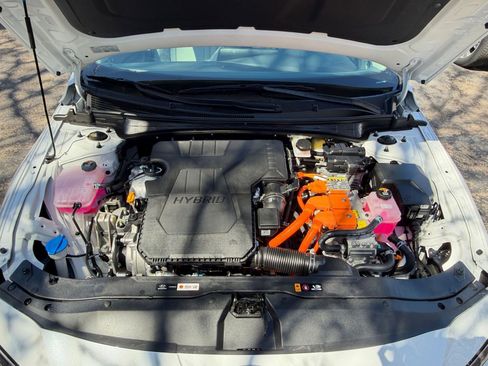 Used 2025 Hyundai Elantra Limited image 32