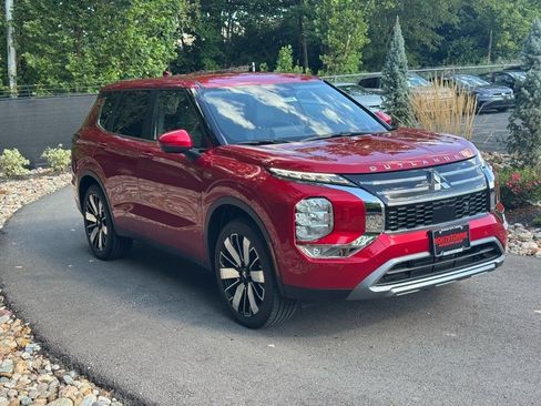 New 2025 Mitsubishi Outlander SE image 7