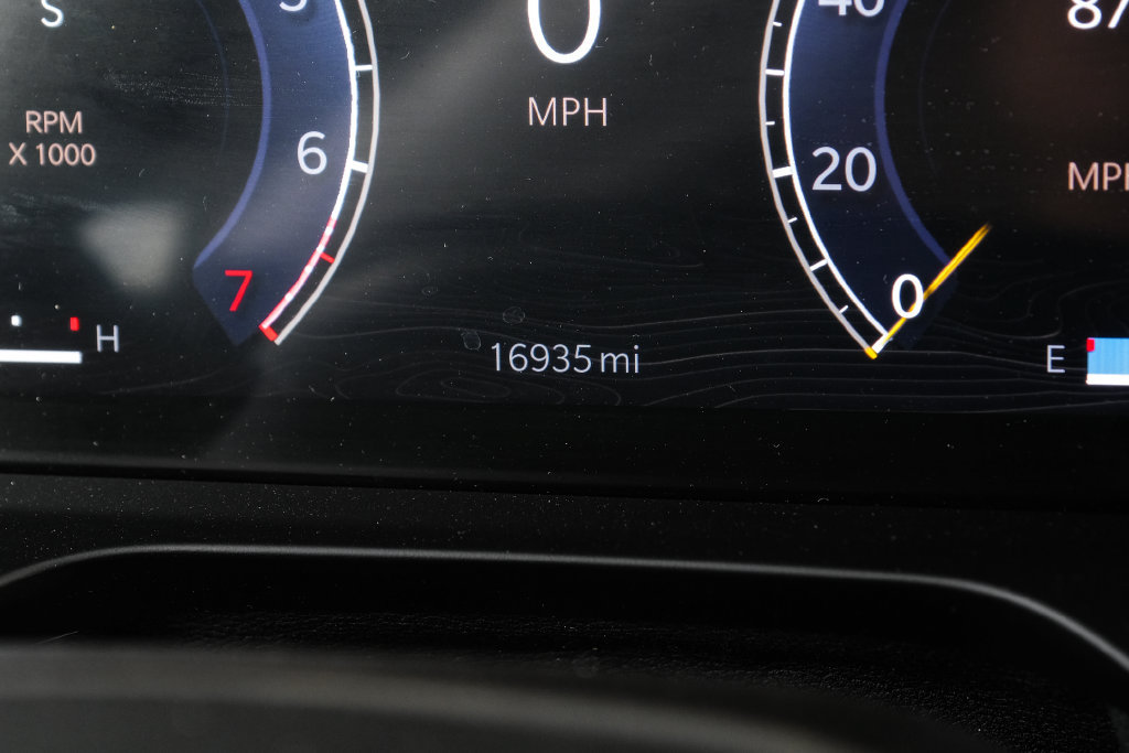 Used 2023 Jeep Grand Cherokee L Limited w/ Luxury Tech Group II AWD/4WD image 3