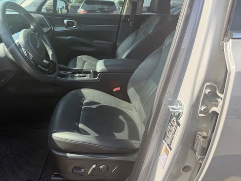 Used 2025 Kia Sorento EX w/ Panoramic Sunroof Package FWD image 16