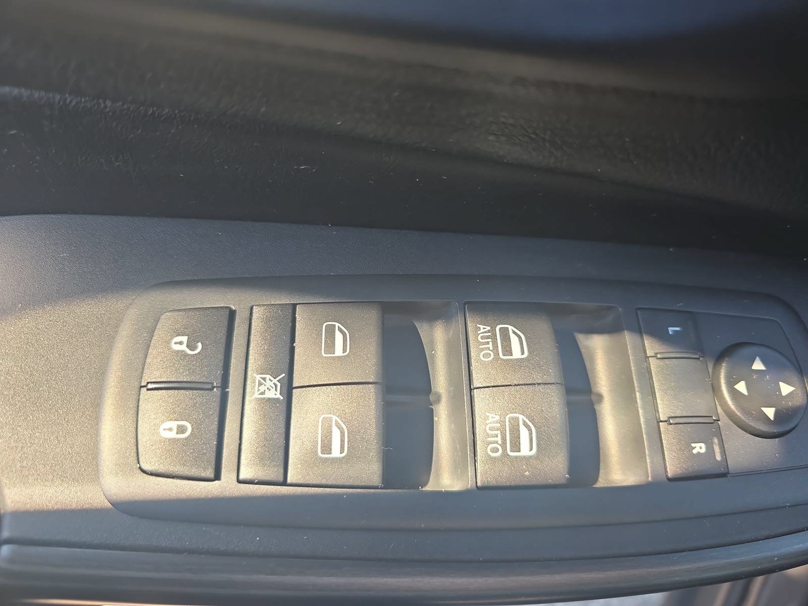 Used 2016 Jeep Cherokee Limited w/ Luxury Group AWD/4WD image 27